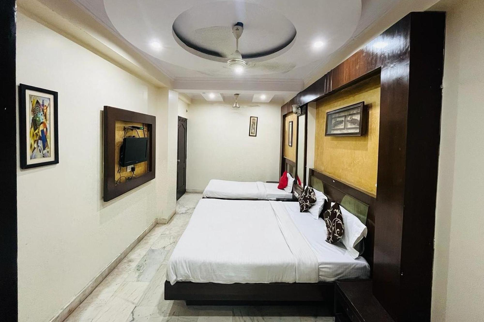 Spot Inn Hostel New Delhi Buitenkant foto