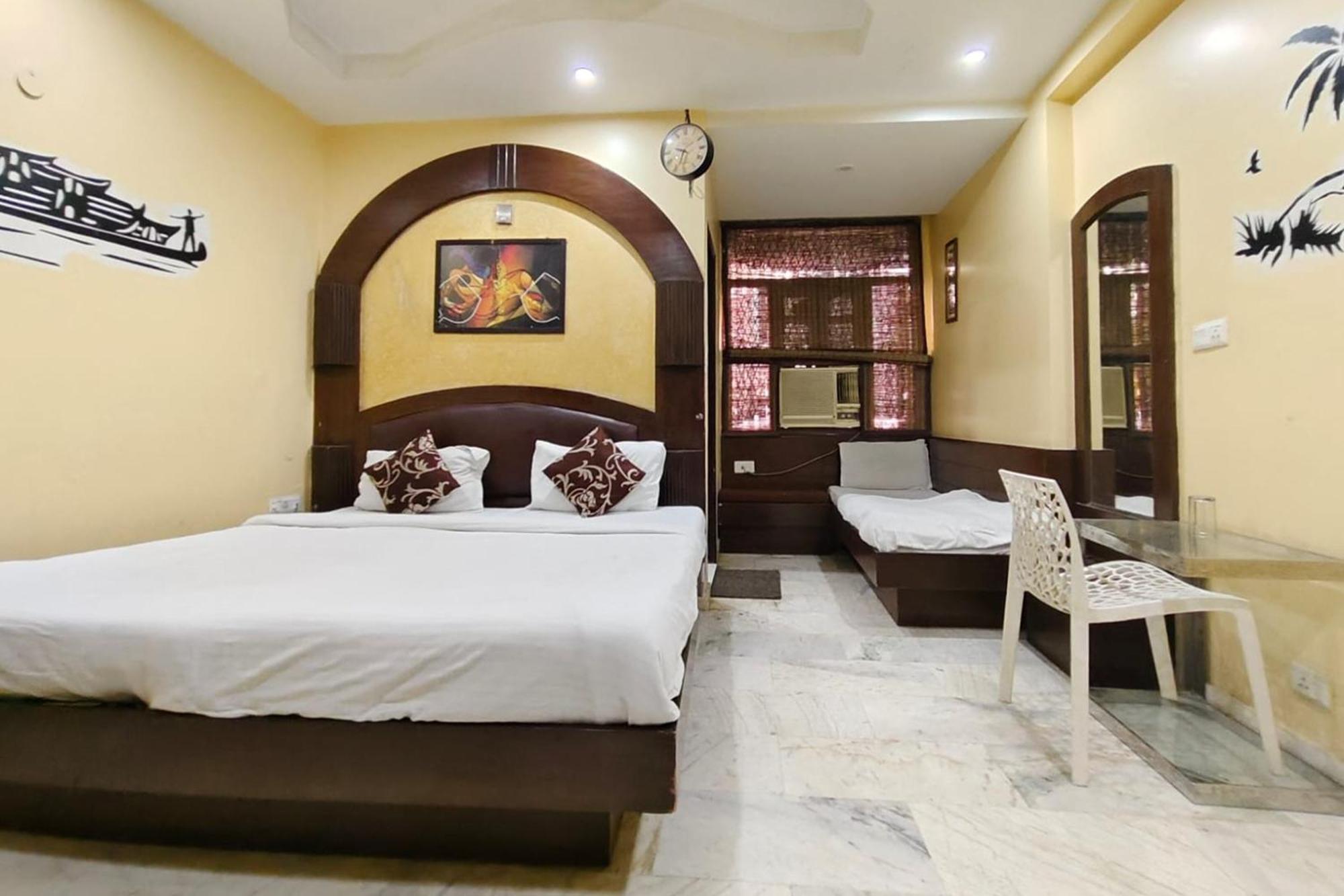 Spot Inn Hostel New Delhi Buitenkant foto