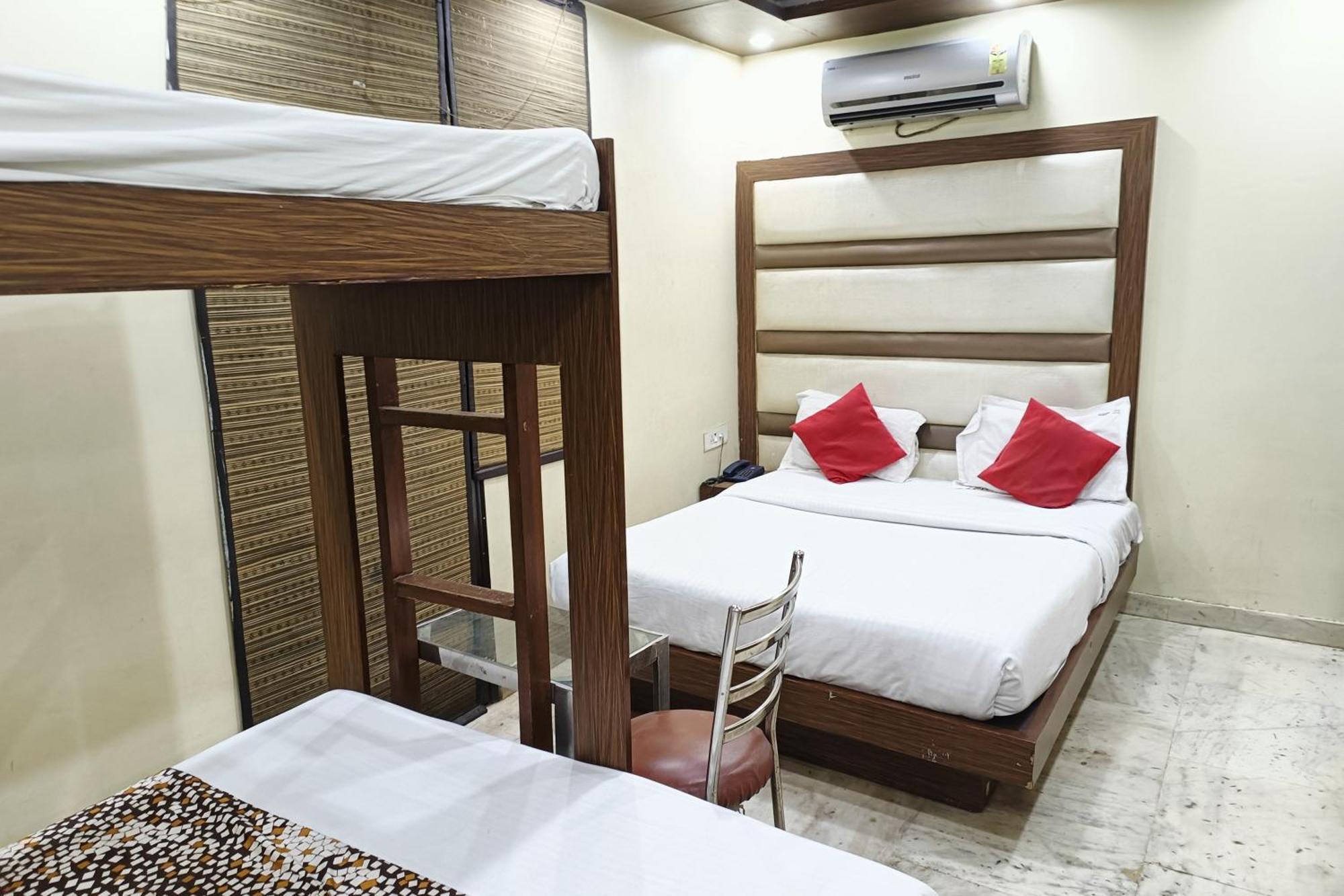 Spot Inn Hostel New Delhi Buitenkant foto