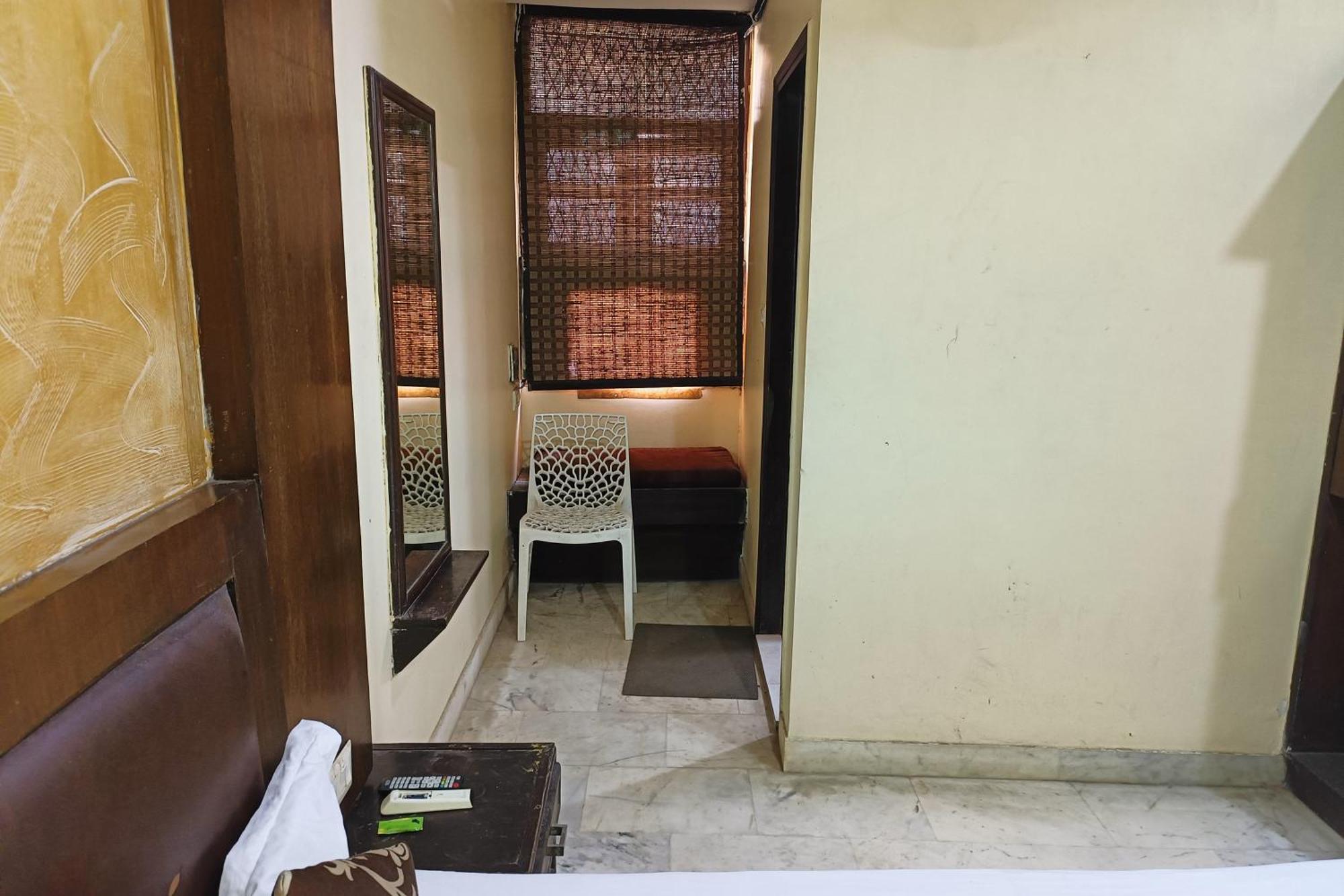 Spot Inn Hostel New Delhi Buitenkant foto