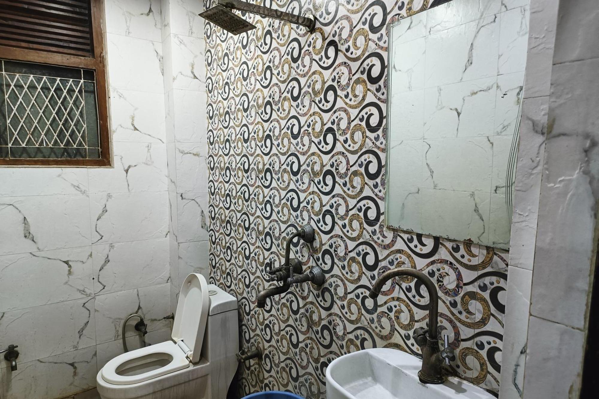 Spot Inn Hostel New Delhi Buitenkant foto