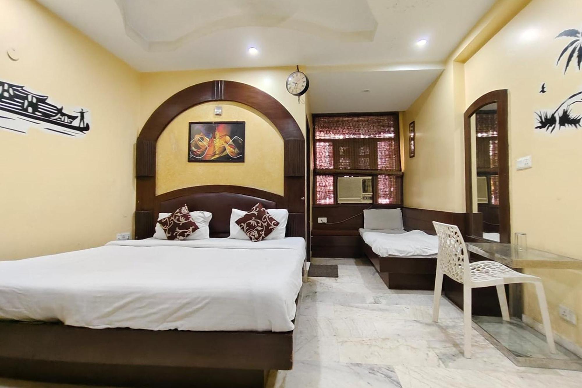 Spot Inn Hostel New Delhi Buitenkant foto