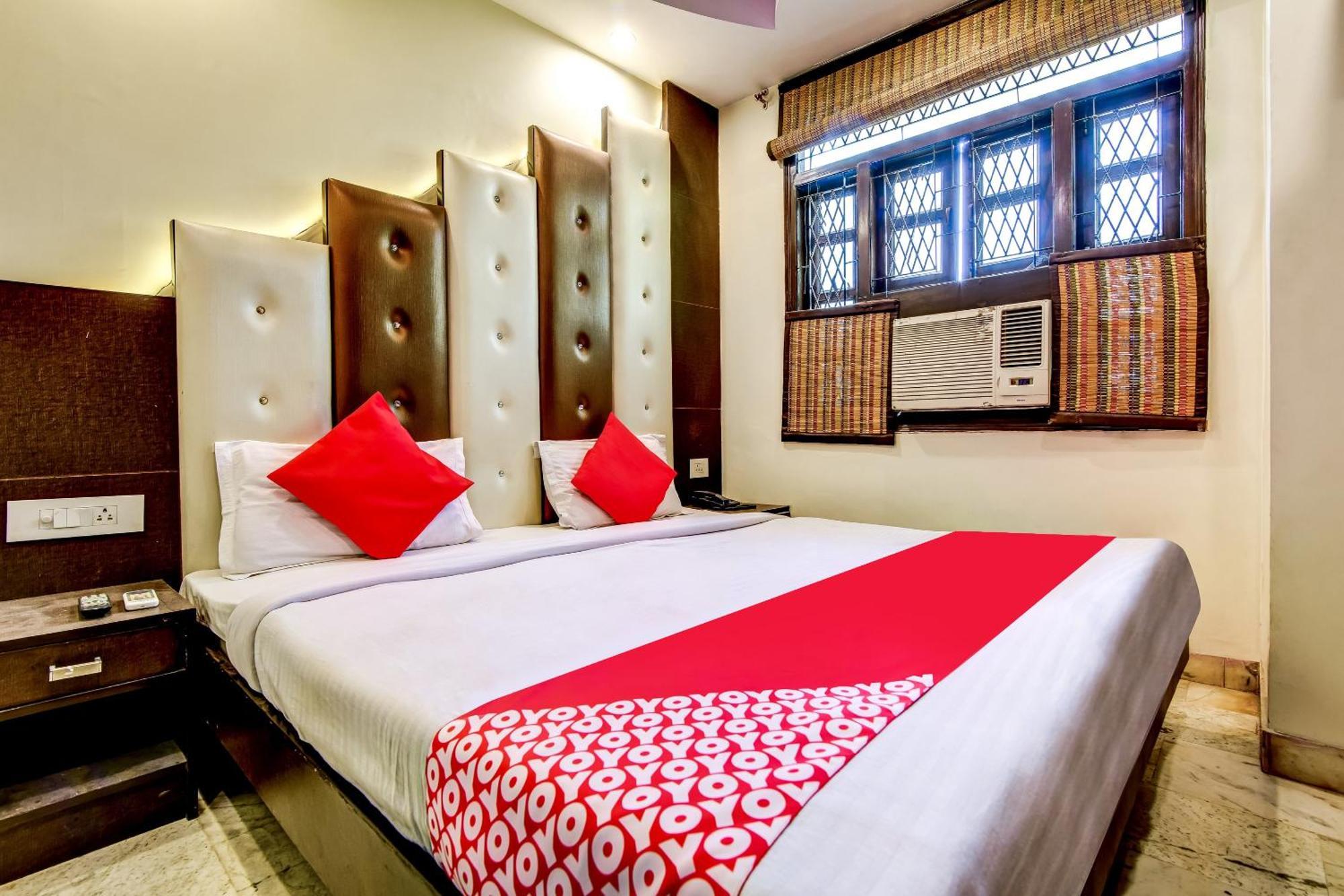 Spot Inn Hostel New Delhi Buitenkant foto