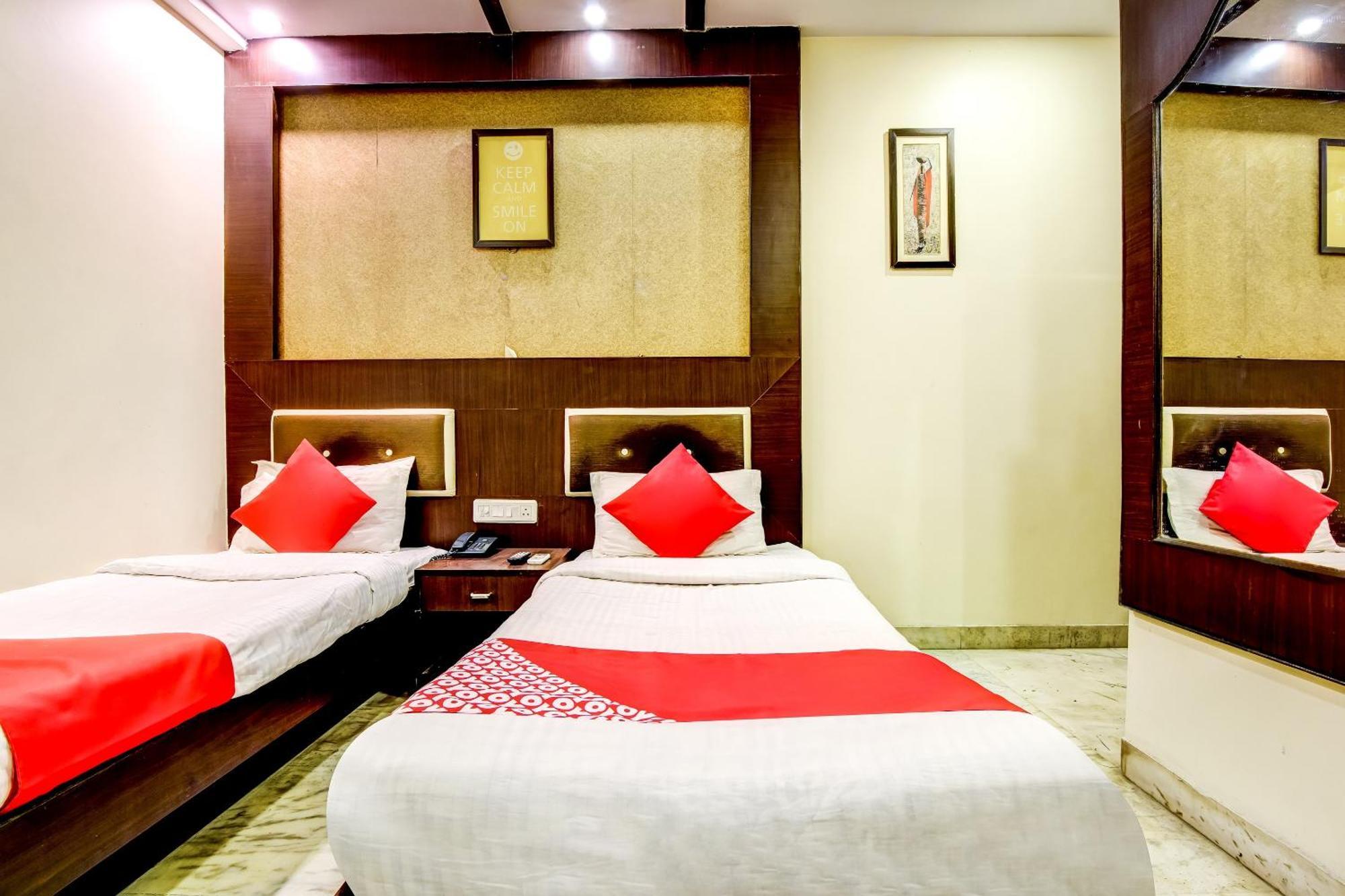 Spot Inn Hostel New Delhi Buitenkant foto