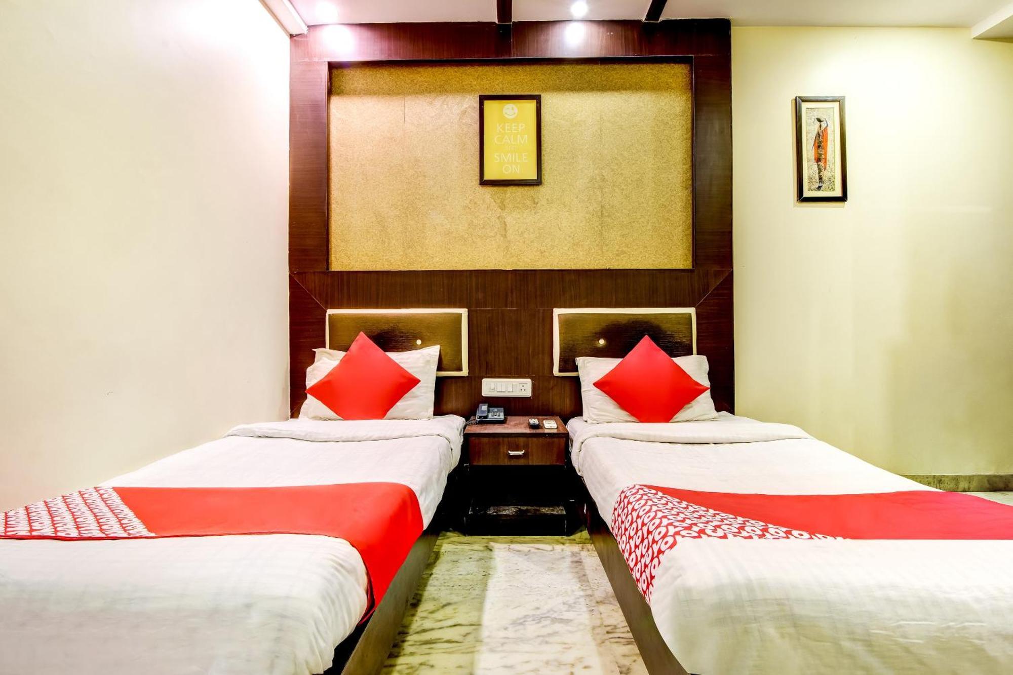 Spot Inn Hostel New Delhi Buitenkant foto