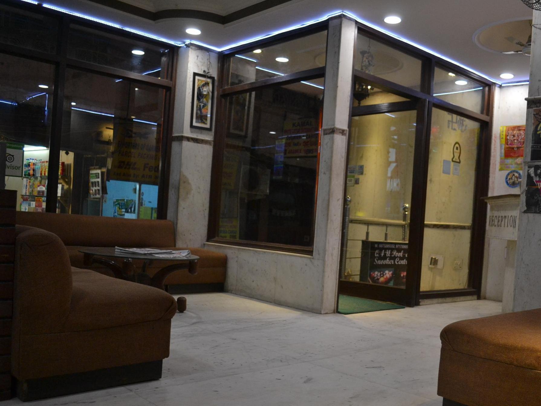 Spot Inn Hostel New Delhi Buitenkant foto