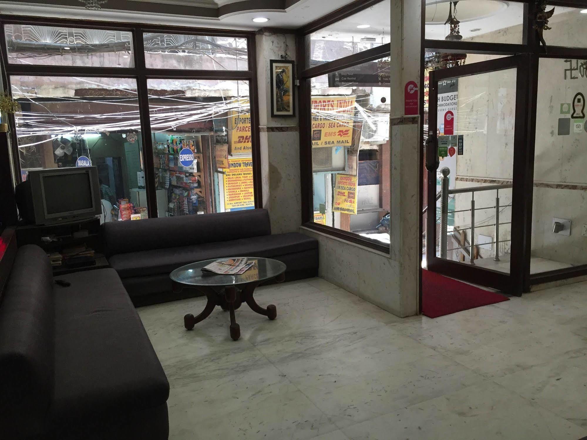 Spot Inn Hostel New Delhi Buitenkant foto
